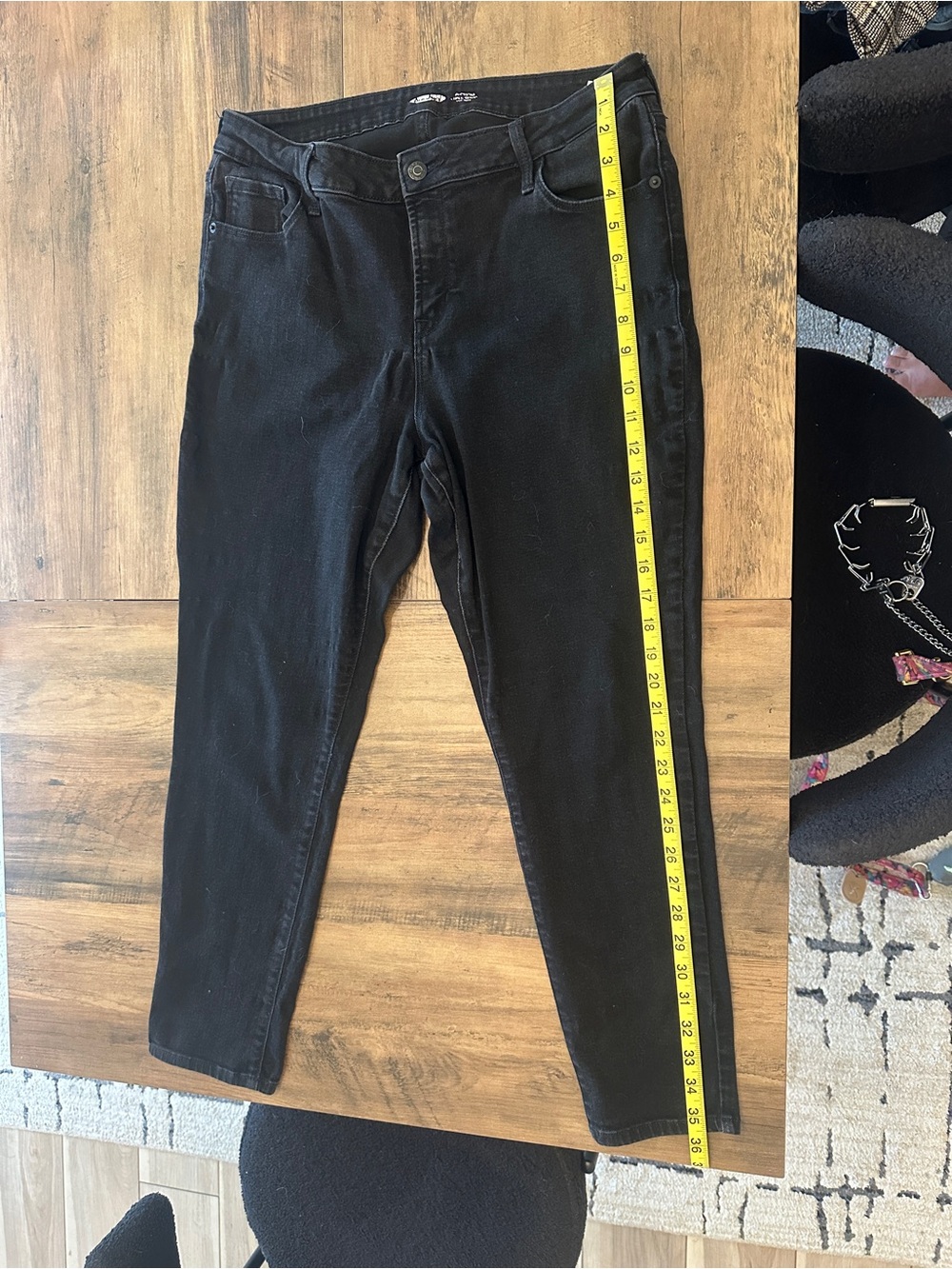 Old Navy Black Women’s Super Skinny Mid-Rise Jeans